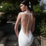 Berta Bridal의 오픈 백 웨딩 드레스