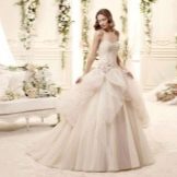 Robe de mariée luxuriante à plusieurs niveaux