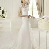 Νυφικό από τη συλλογή MANUEL MOTA της Pronovias με δαντέλα