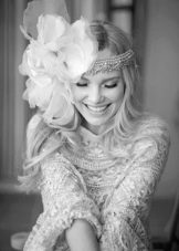 Volumetric flower that adorns the image of the bride