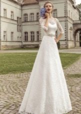 Closed A-line wedding dress
