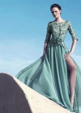 Floor-length evening dress with guipure sleeves green