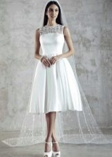 Short wedding dress with lace and satin