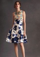 Short evening dress with a puffy skirt