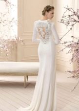 Backless wedding dress with train