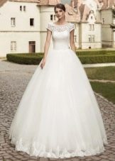 Robe de mariée luxuriante à manches courtes