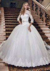Robe de mariée luxuriante à manches taille basse