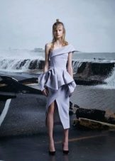 Evening dress for a triangle figure