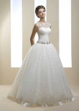 Closed-back wedding dress from the Gold collection from Hadassah