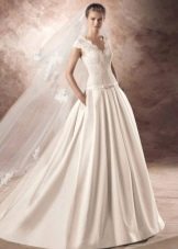 Wedding dress from Avenue Diagonal with lace top