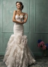 Robe de mariée sirène d'Amelia Sposa avec une jupe bouffante
