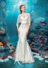 Wedding dress with detachable skirt