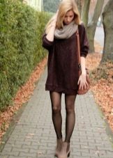 Warm dress in Marsala color with light accessories