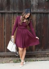 White shoes and a bag for a wine-colored dress