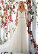 Off-shoulder wedding dress