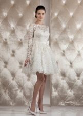 Robe de mariée de Tanya Grig en dentelle courte