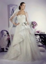 Robe de mariée de Tanya Grieg avec draperie
