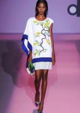 Dress with one sleeve color