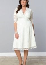 White dress for the plump, hiding the belly
