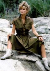 Long safari dress for walking