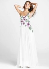Robe blanche avec imprimé floral sur le corsage