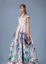 Dress with floral print on the floor-length skirt