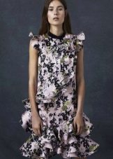 Robe fleurie à volants