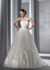 Wedding dress with matching flowers