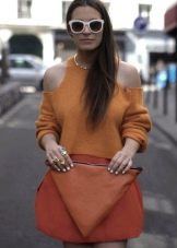 White manicure for a terracotta dress