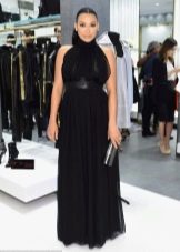 Long black dress to the floor without sleeves for pregnant women