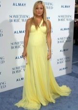 Long yellow dress to the floor for pregnant women