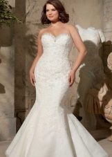 Guipure dress for plump mermaid