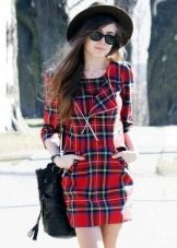 Robe à carreaux rouge