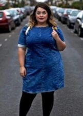 Office dress in navy blue denim for the plump in combination with thick black tights