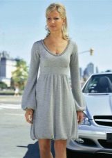 Knitted balloon dress made of fine gray yarn