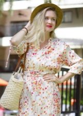 Hat and bag made of straw for a staple dress with a small print