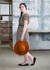 Staple dress accessories