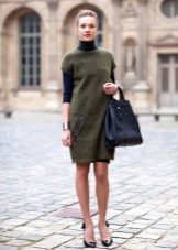 Straight silhouette dress shoes