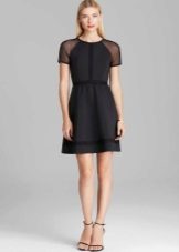 Sandals for a fitted dress with raglan sleeves