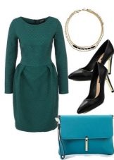Sheath dress and accessories for women with a Pear figure