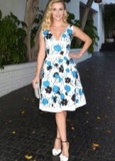 Dress with a skirt sun for a figure like Apple