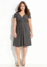 V-neck dress for women with apple type