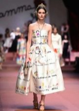 Mid-length dress with prints reminiscent of Dolce & Gabbana kids