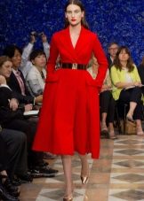 Red dress in the style of new bow with long sleeves and a full skirt