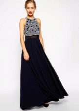Flared black dress long to the floor