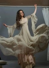 Flared beige dress long to the floor with original sleeves