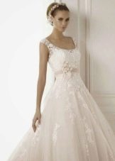 High-waisted long wedding dress