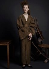Autumn dress to the floor with sleeves