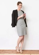 Classic pumps for a corporate dress