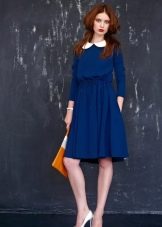 Short woolen dress with white collar